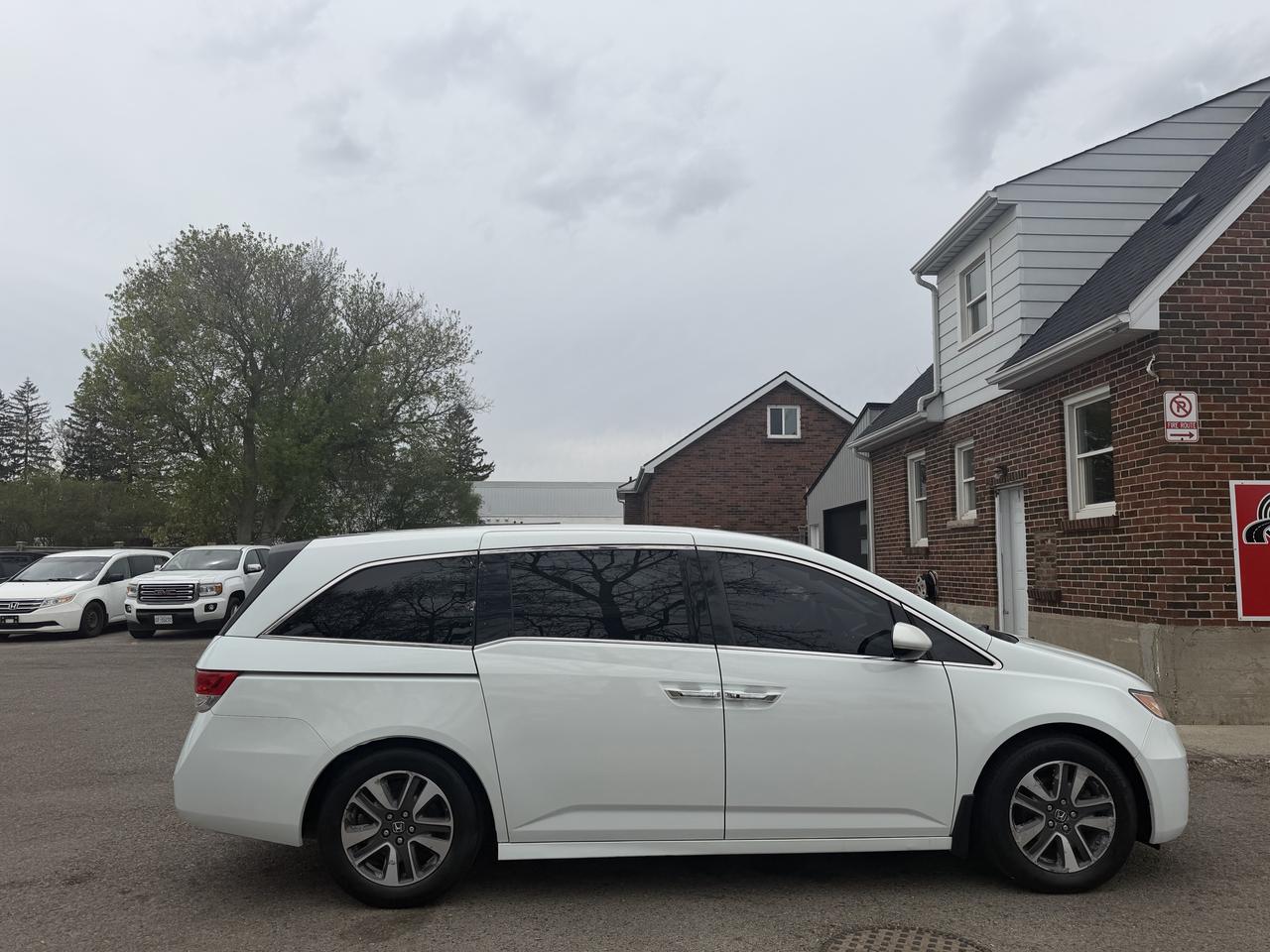 2014 Honda Odyssey Touring Photo