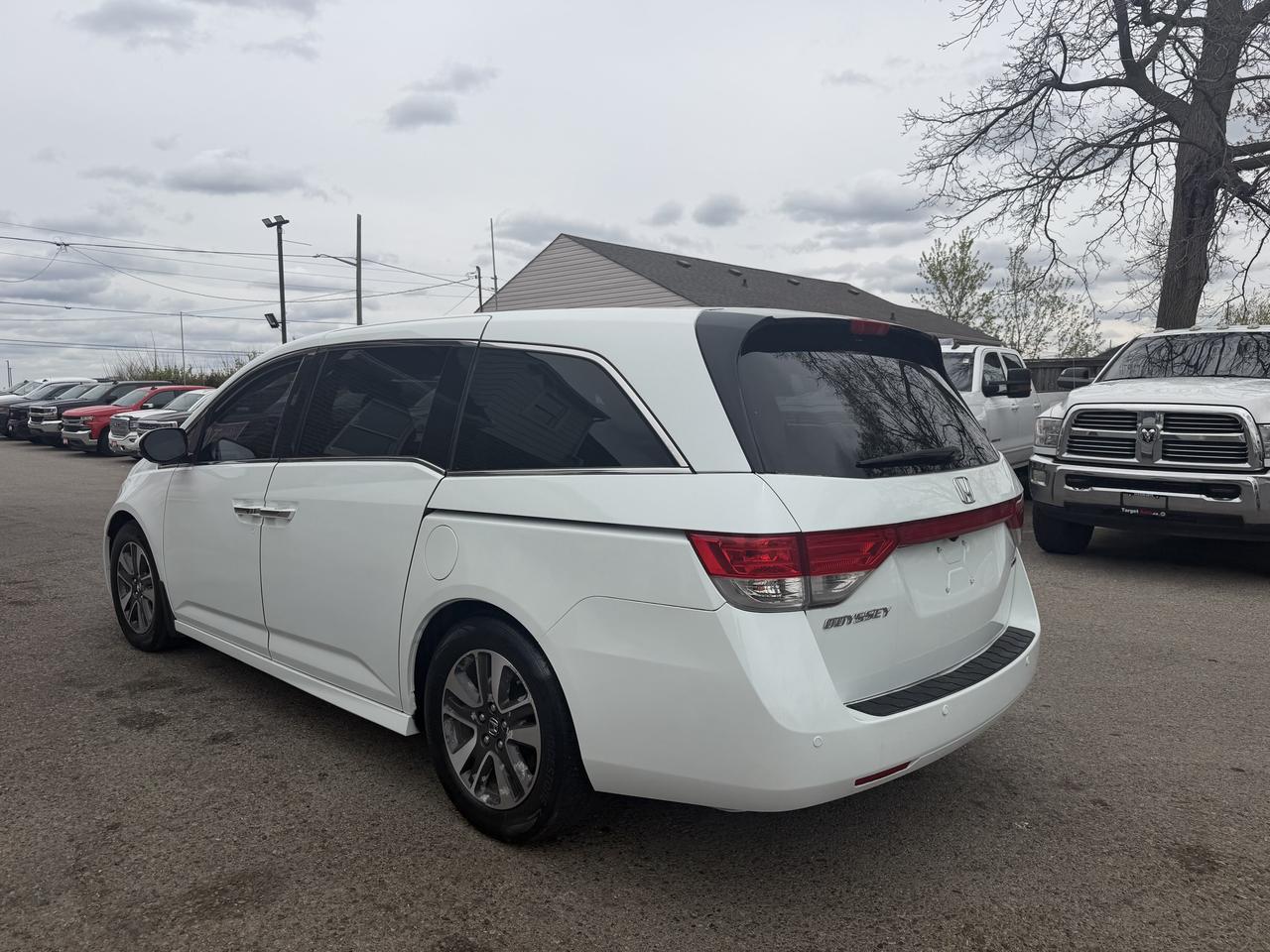 2014 Honda Odyssey Touring Photo