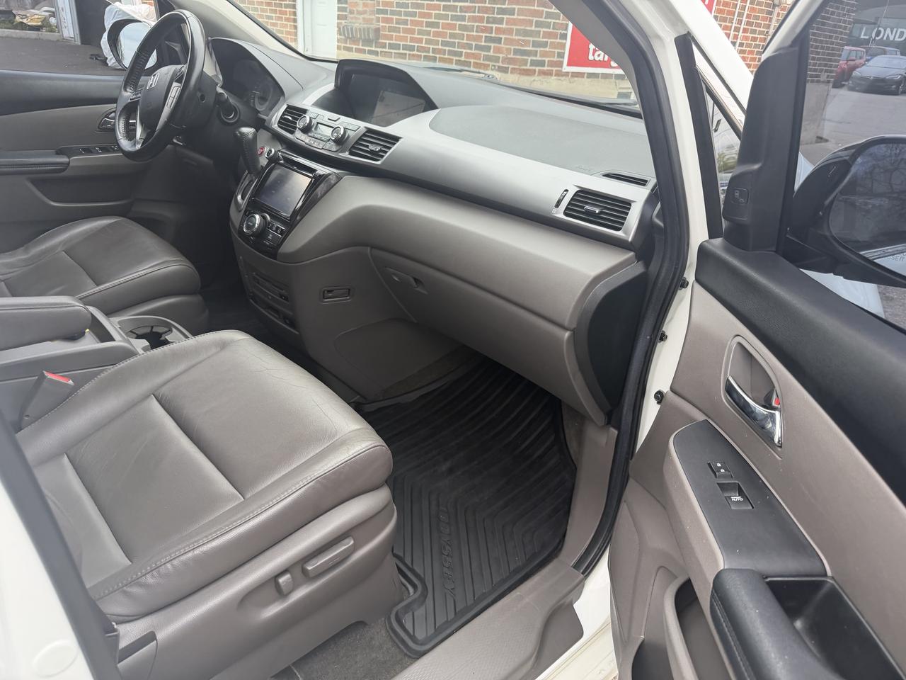 2014 Honda Odyssey Touring Photo