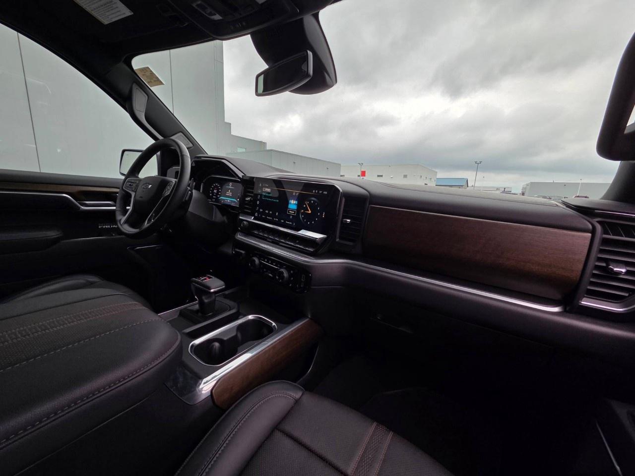 2026 Chevrolet Silverado 1500 Crew Cab Short Box 4-Wheel Drive High Country Photo