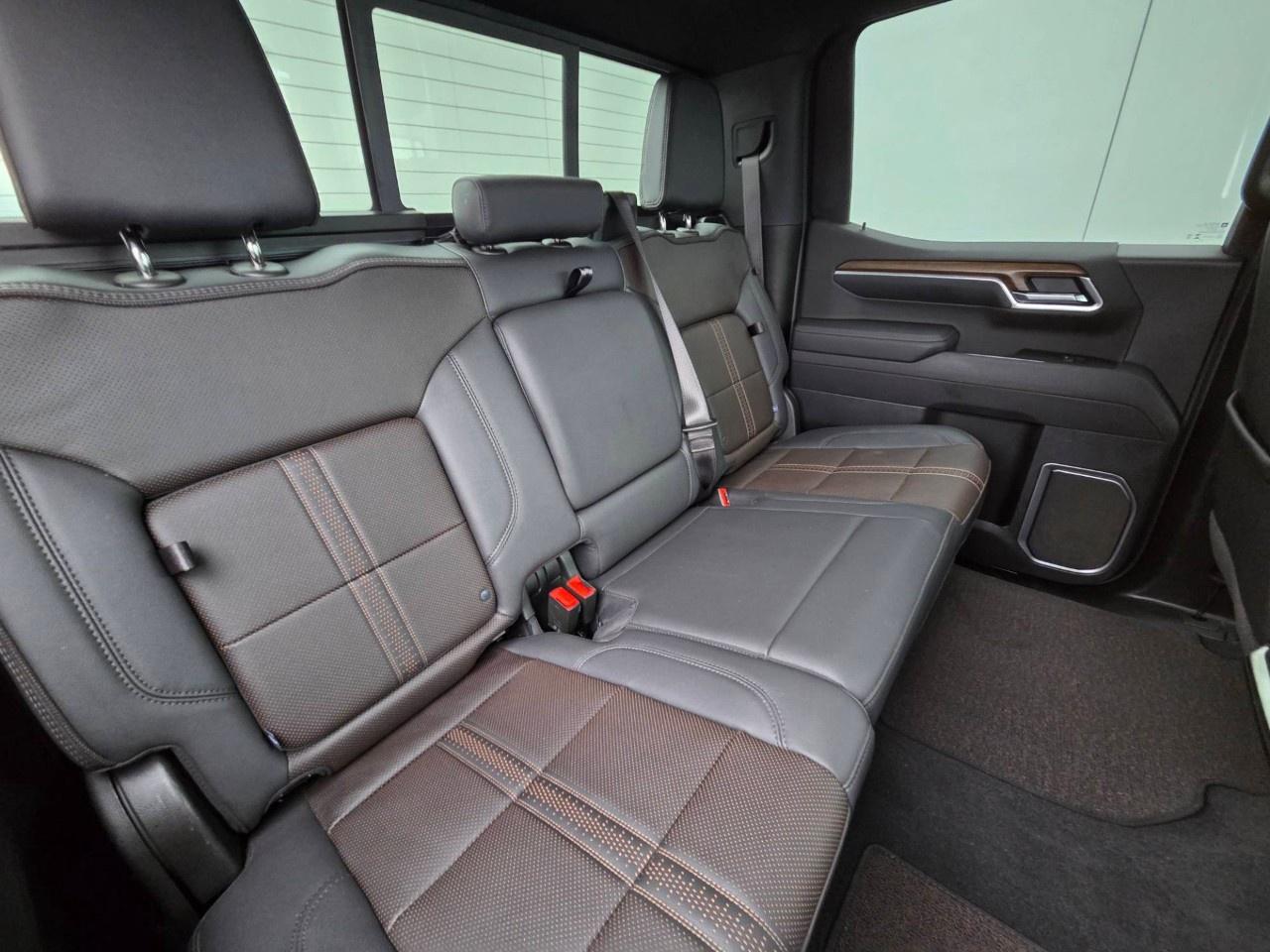 2026 Chevrolet Silverado 1500 Crew Cab Short Box 4-Wheel Drive High Country Photo
