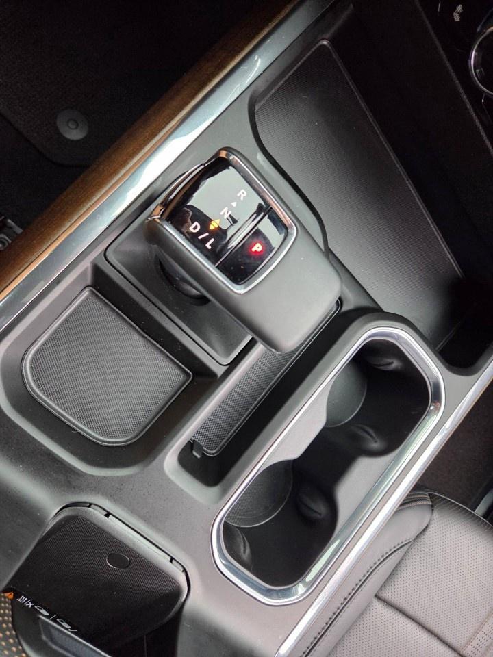 2026 Chevrolet Silverado 1500 Crew Cab Short Box 4-Wheel Drive High Country Photo