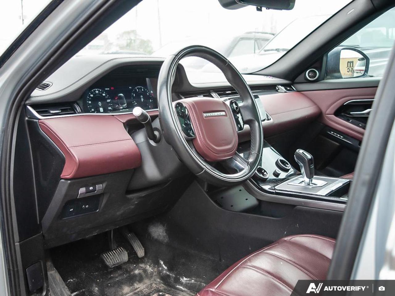 2020 Land Rover Evoque SE Photo