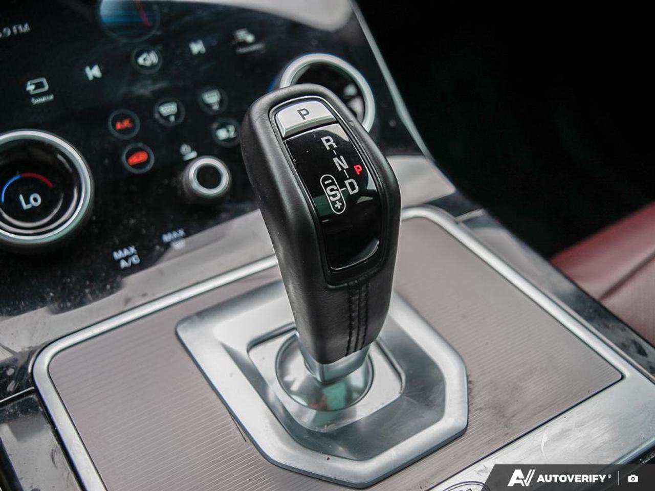 2020 Land Rover Evoque SE Photo