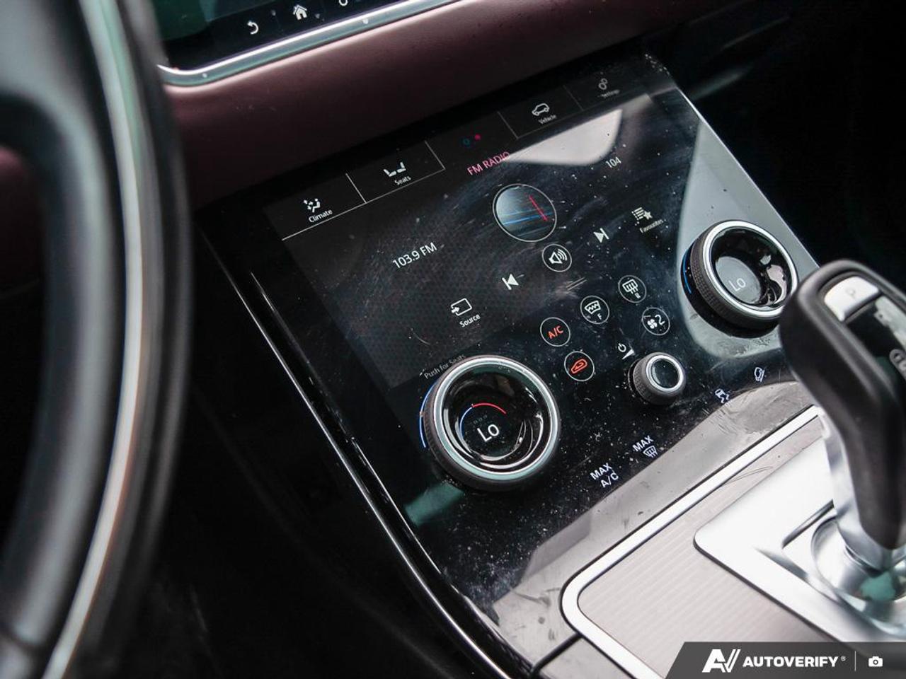 2020 Land Rover Evoque SE Photo