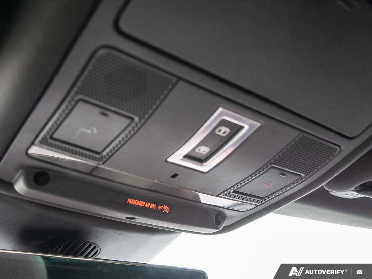 2020 Land Rover Evoque SE Photo