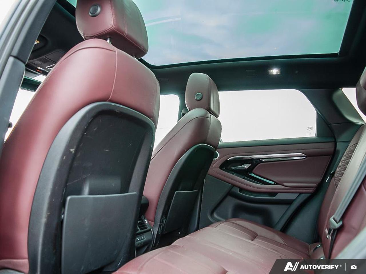 2020 Land Rover Evoque SE Photo