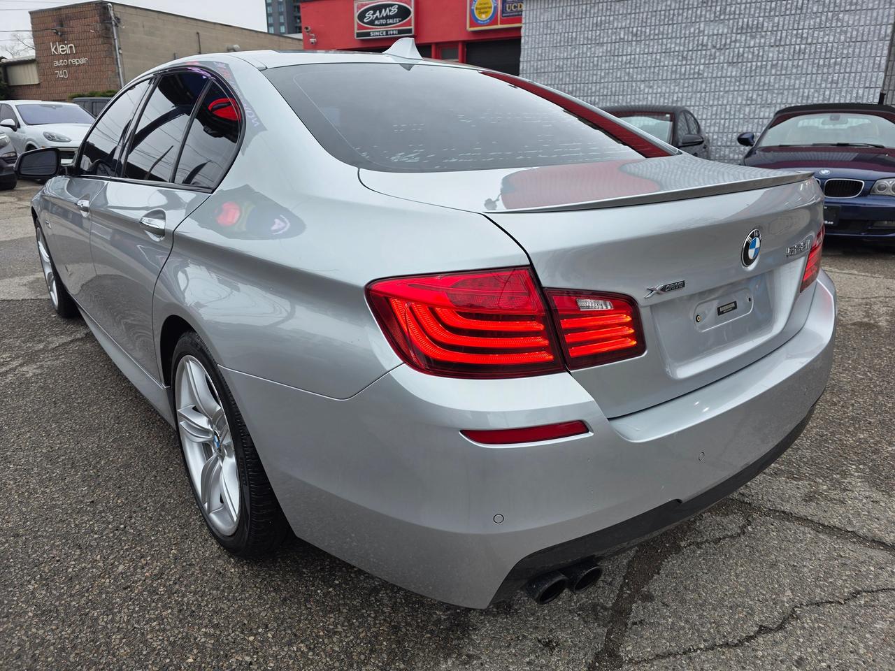 2016 BMW 5 Series 528i xDrive M Package Photo3