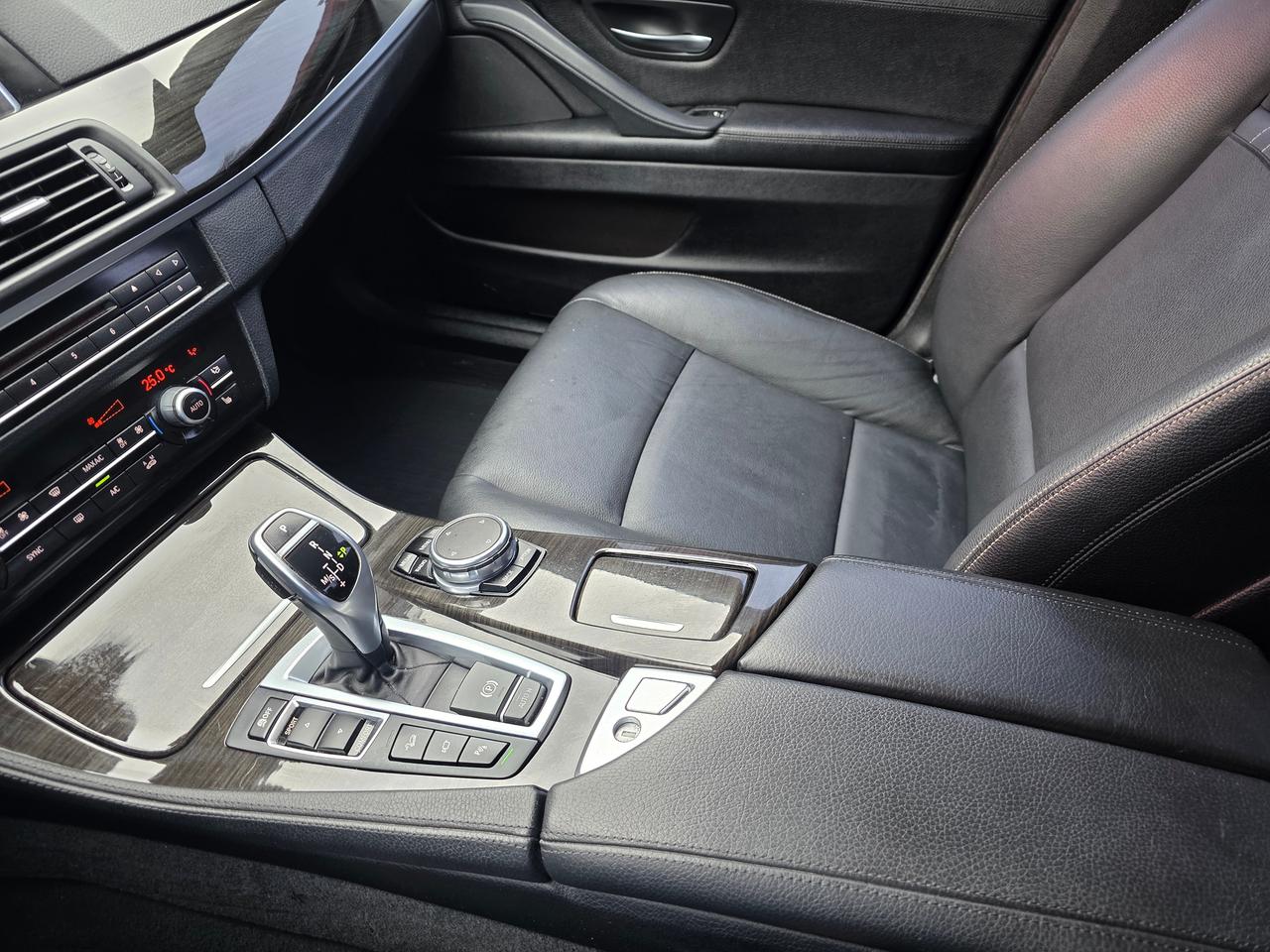 2016 BMW 5 Series 528i xDrive M Package Photo