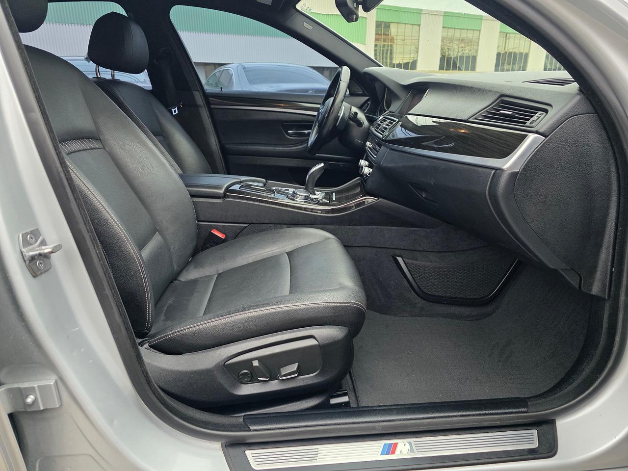 2016 BMW 5 Series 528i xDrive M Package Photo