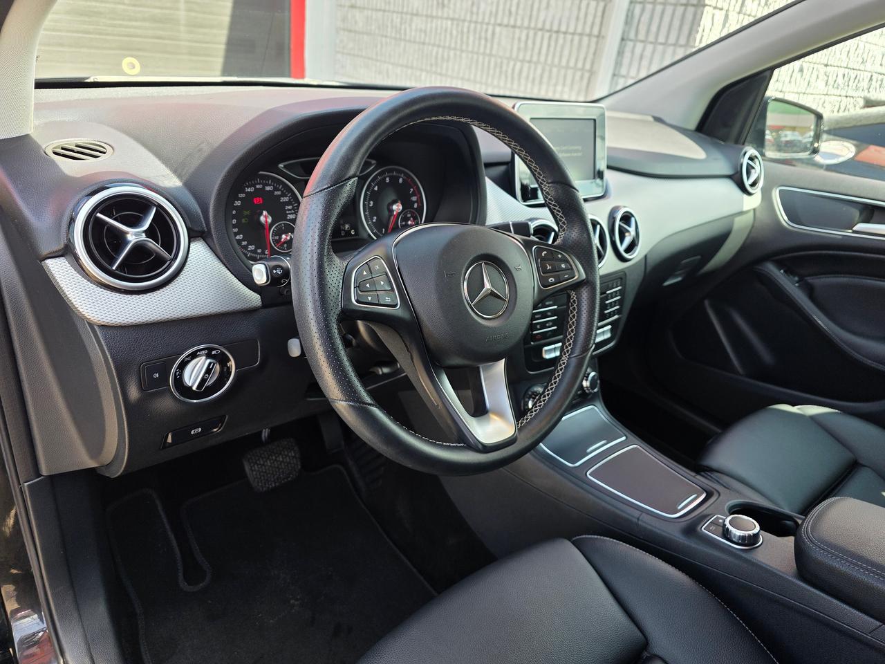 2016 Mercedes-Benz B-Class B 250 Sports Tourer Photo