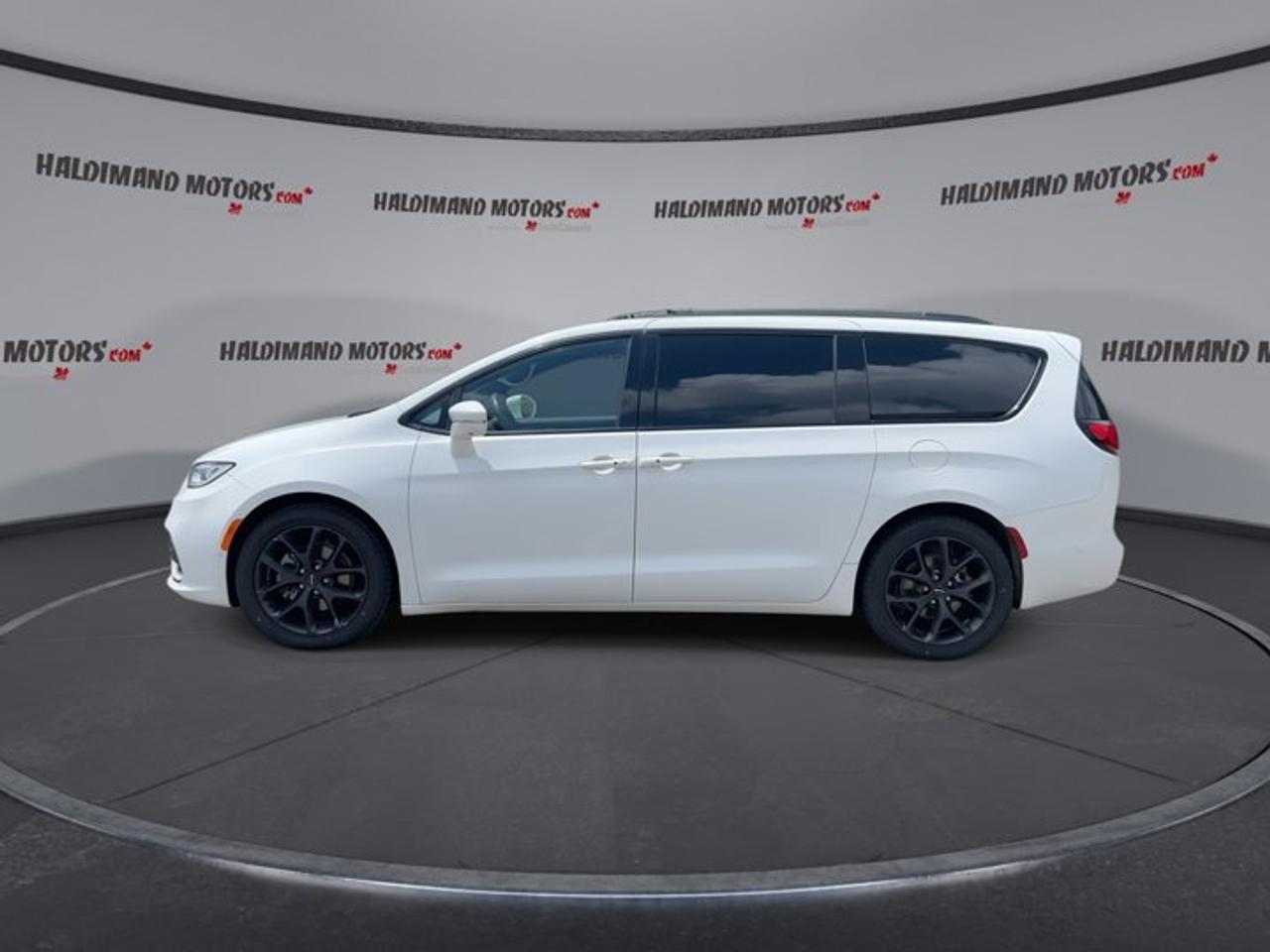 2022 Chrysler Pacifica Limited FWD | No Accidents | 360 Camera | Ventilated Seats Photo