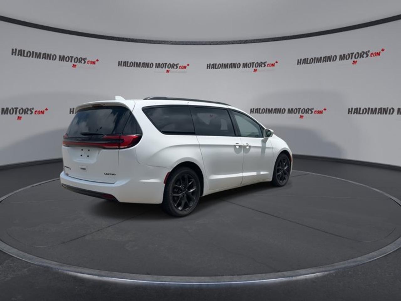 2022 Chrysler Pacifica Limited FWD | No Accidents | 360 Camera | Ventilated Seats Photo