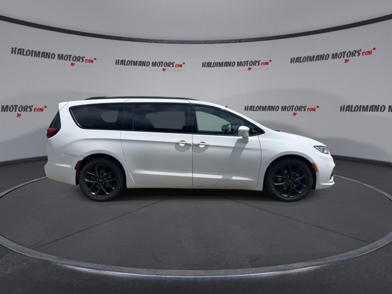 2022 Chrysler Pacifica Limited FWD | No Accidents | 360 Camera | Ventilated Seats Photo