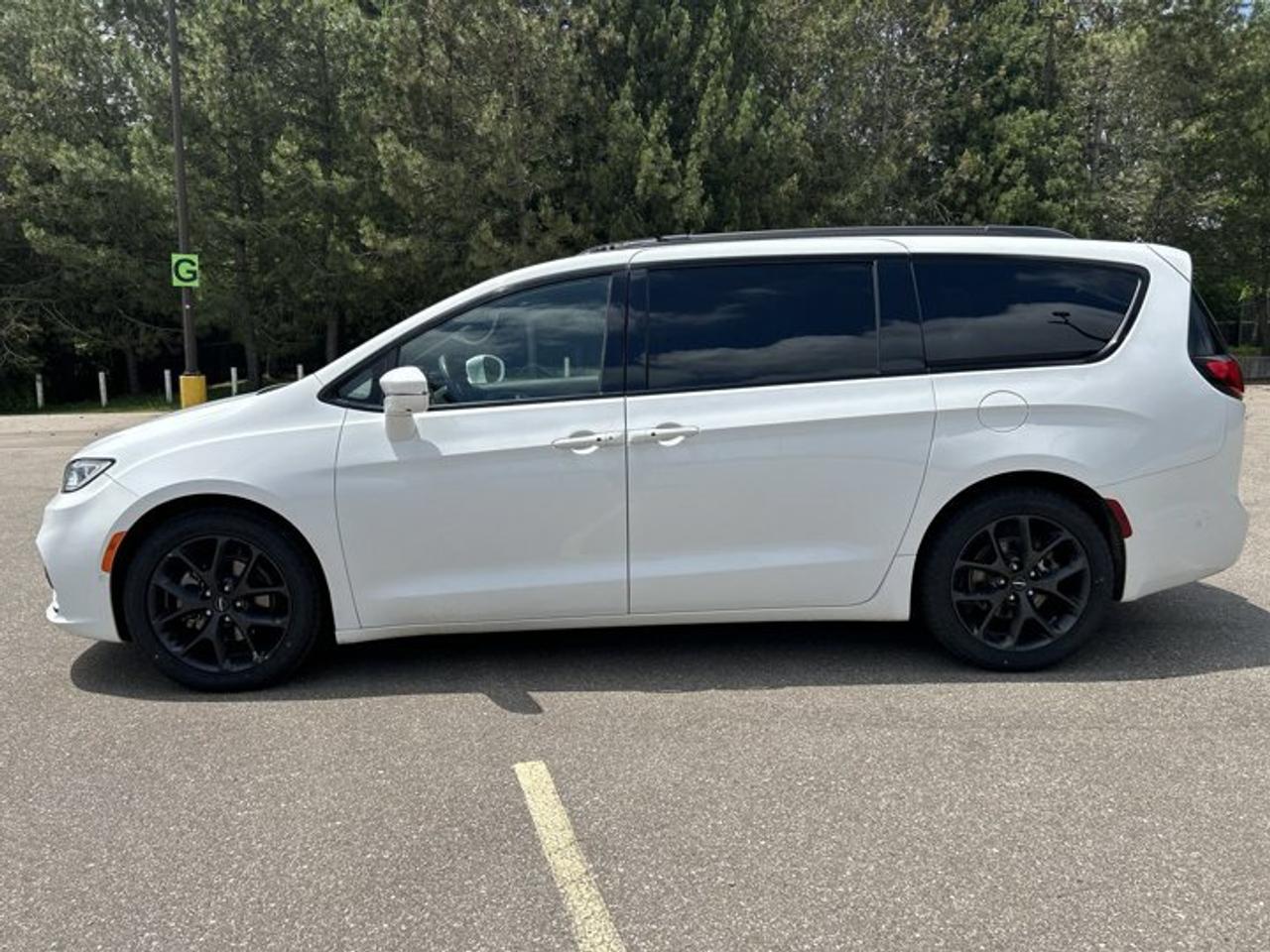 2022 Chrysler Pacifica Limited FWD | No Accidents | 360 Camera | Ventilated Seats Photo