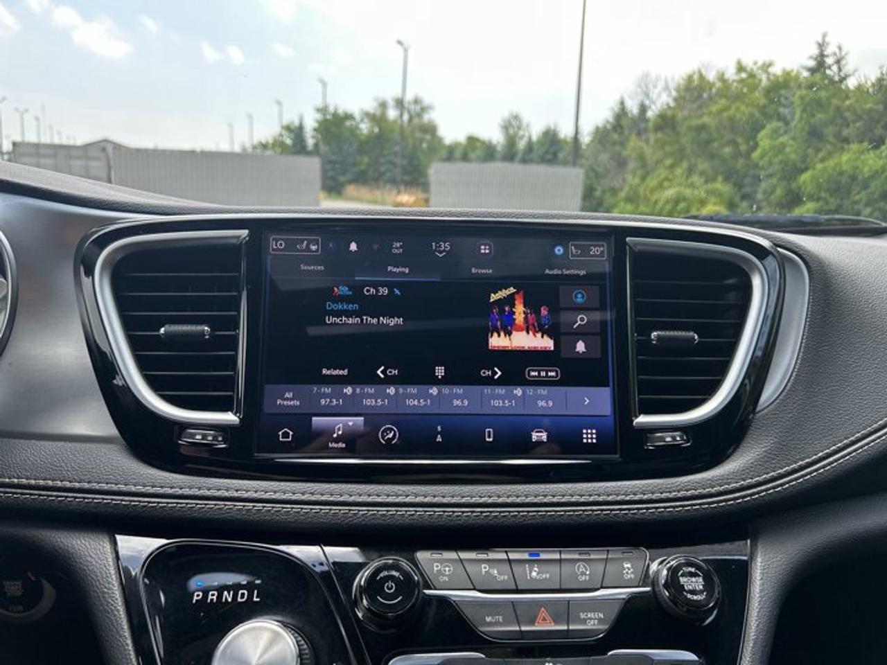 2022 Chrysler Pacifica Limited FWD | No Accidents | 360 Camera | Ventilated Seats Photo