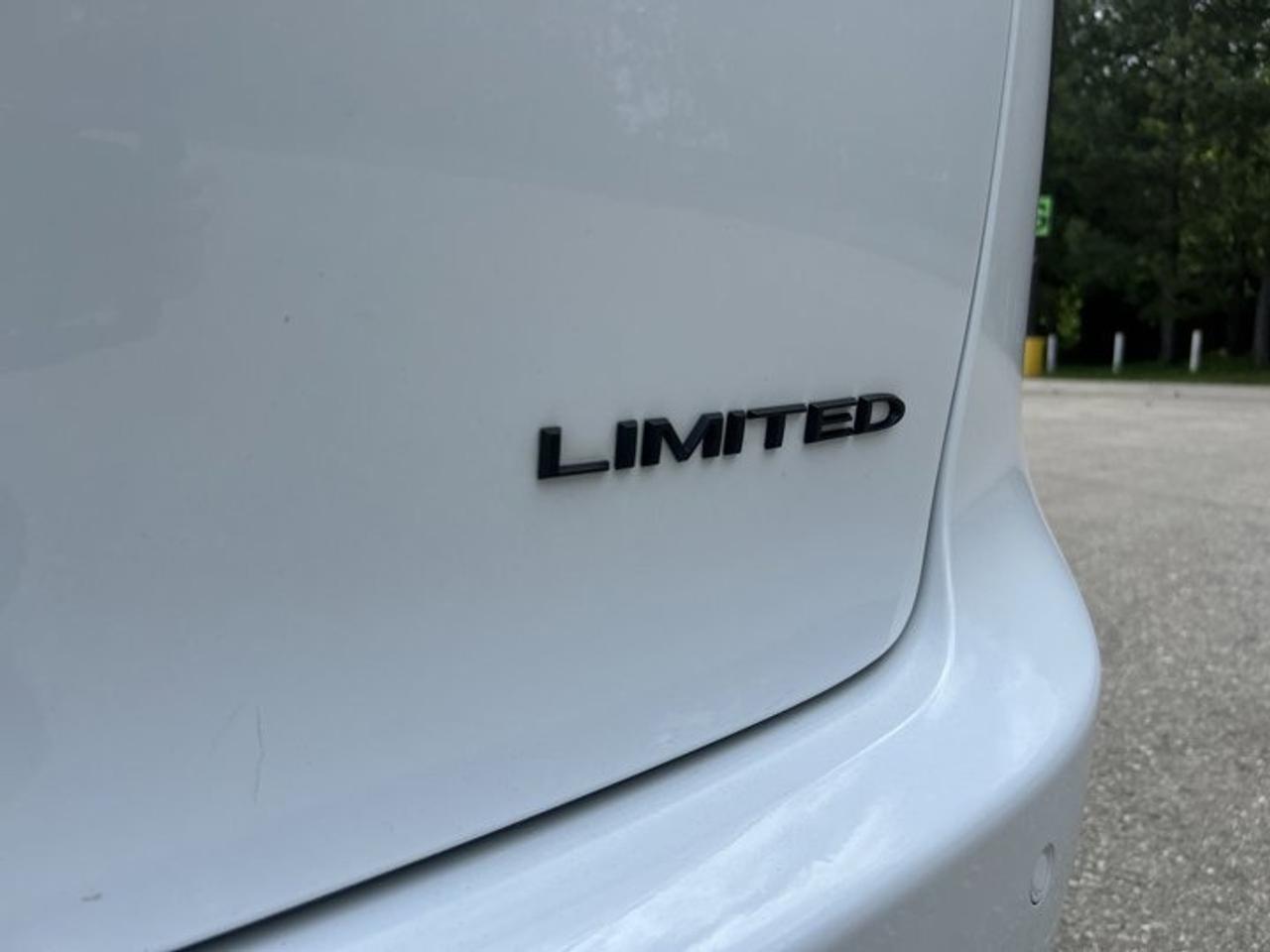 2022 Chrysler Pacifica Limited FWD | No Accidents | 360 Camera | Ventilated Seats Photo