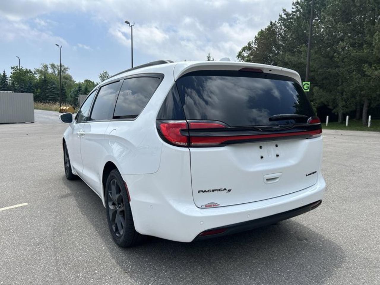 2022 Chrysler Pacifica Limited FWD | No Accidents | 360 Camera | Ventilated Seats Photo