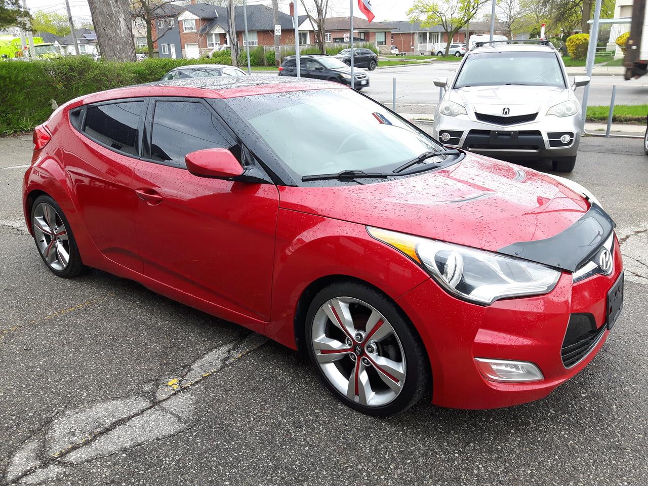 2013 Hyundai Veloster w/Tech Photo2