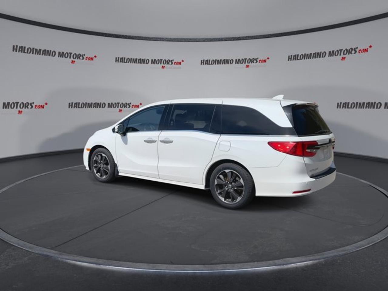 2022 Honda Odyssey Touring 2WD | No Accidents | Ventilated Front Seats Photo