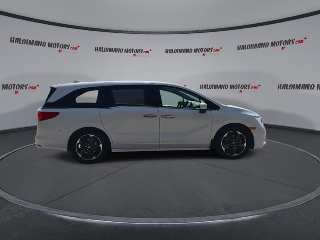 2022 Honda Odyssey Touring 2WD | No Accidents | Ventilated Front Seats Photo