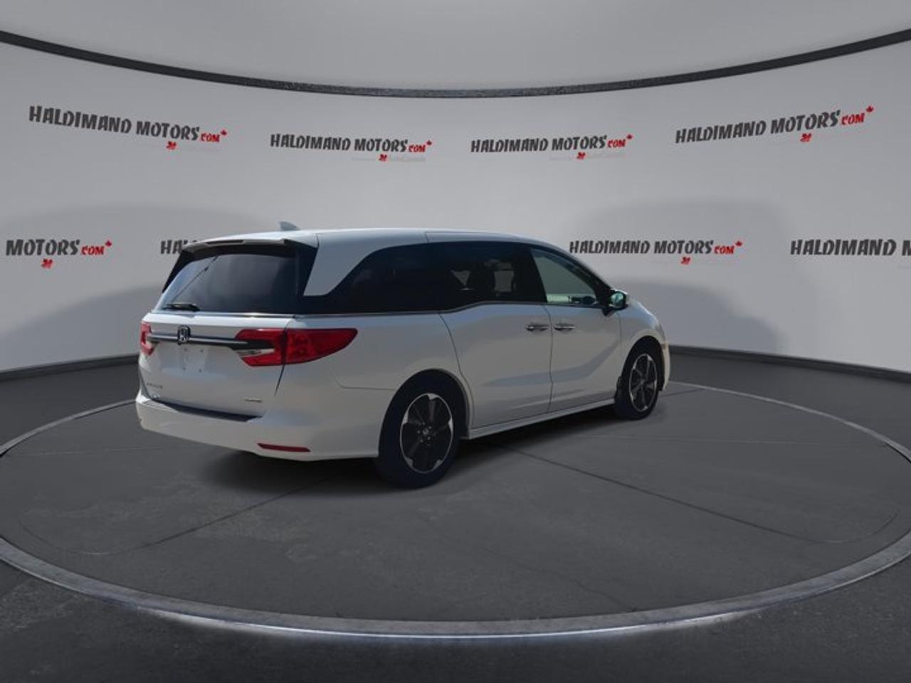 2022 Honda Odyssey Touring 2WD | No Accidents | Ventilated Front Seats Photo