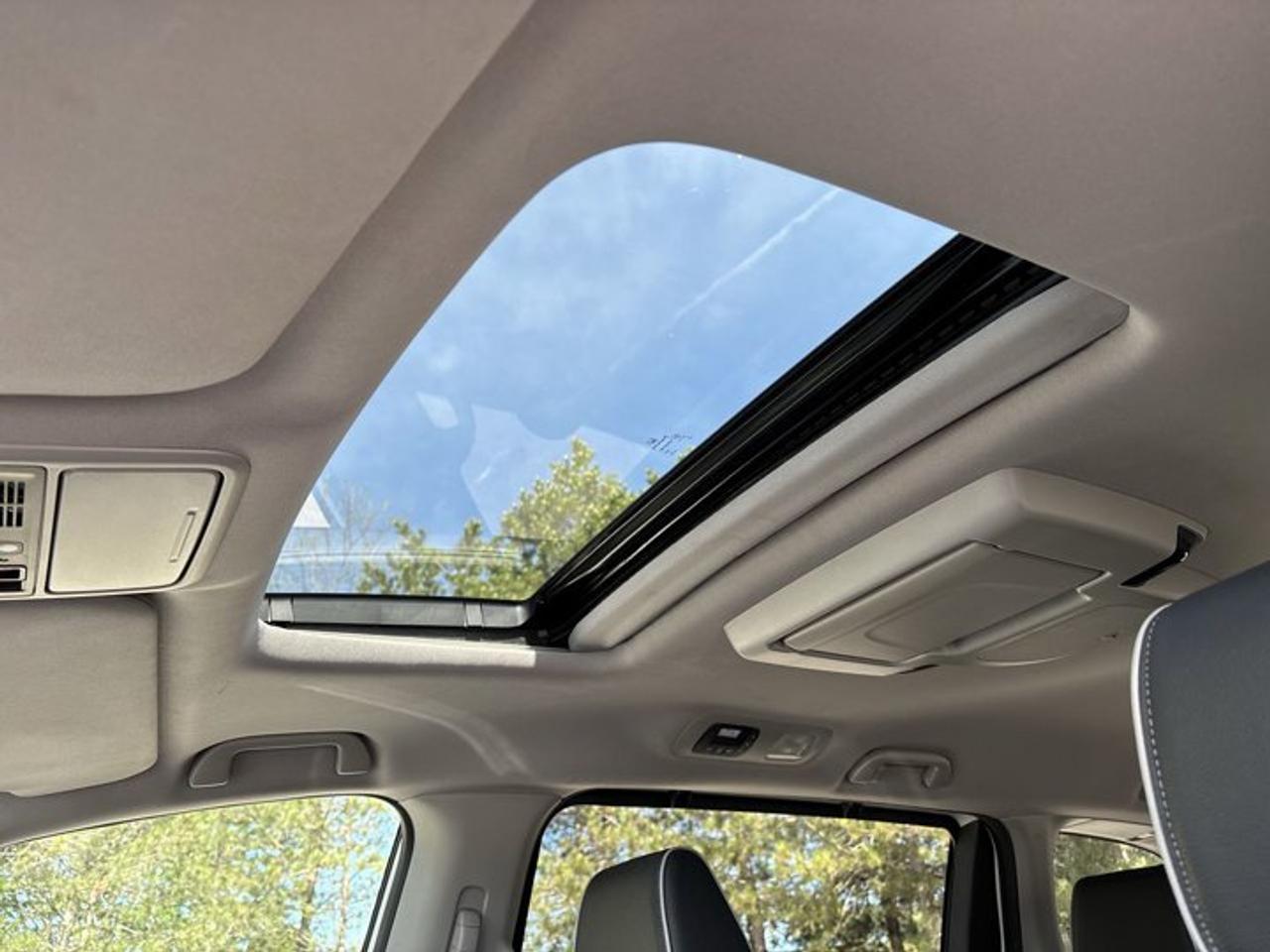2022 Honda Odyssey Touring 2WD | No Accidents | Ventilated Front Seats Photo
