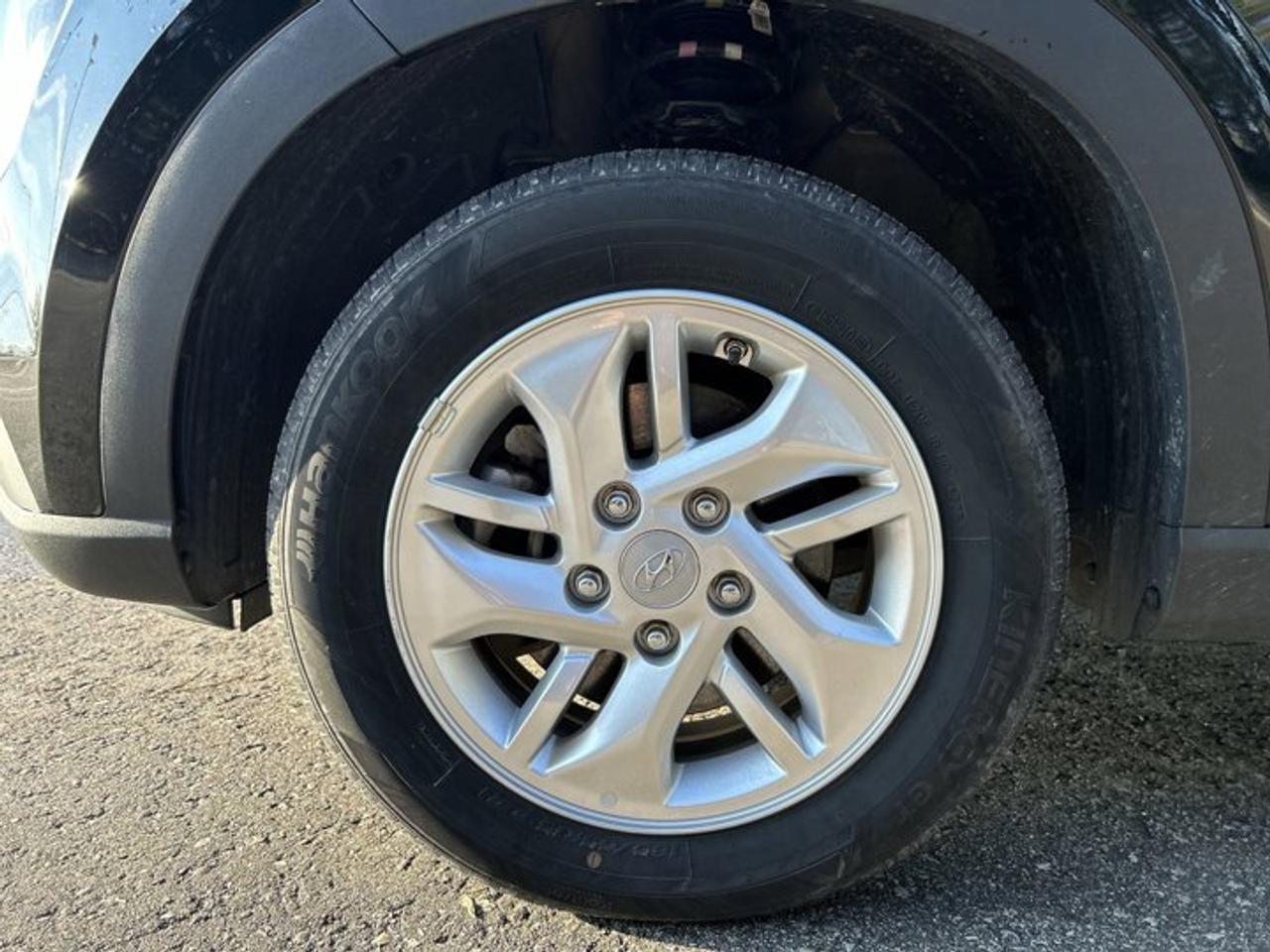 2025 Hyundai Venue Preferred | One Owner | No Accidents | Heated Steering Photo