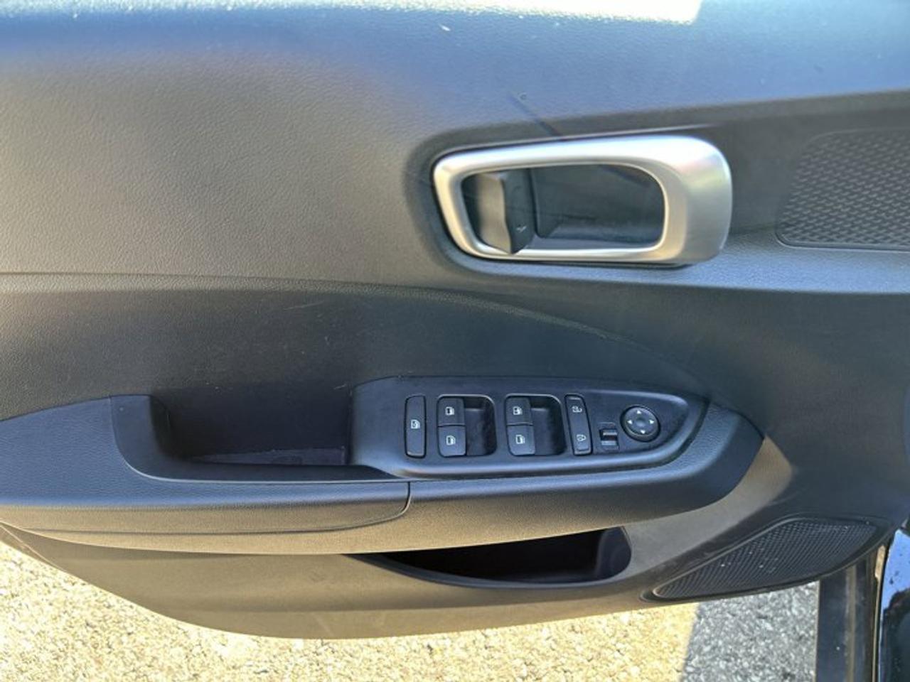2025 Hyundai Venue Preferred | One Owner | No Accidents | Heated Steering Photo