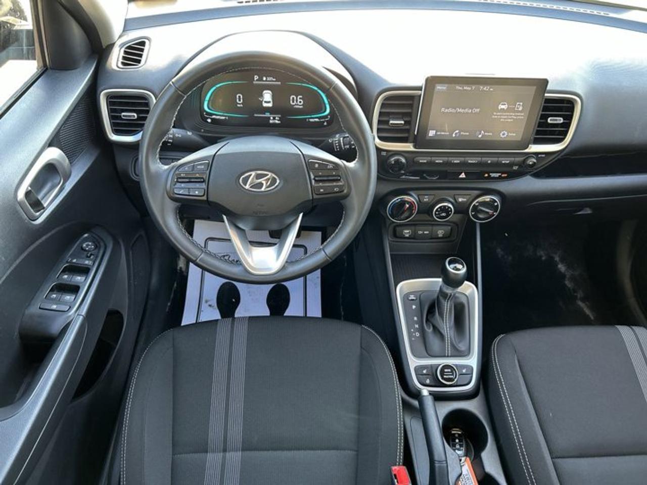 2025 Hyundai Venue Preferred | One Owner | No Accidents | Heated Steering Photo