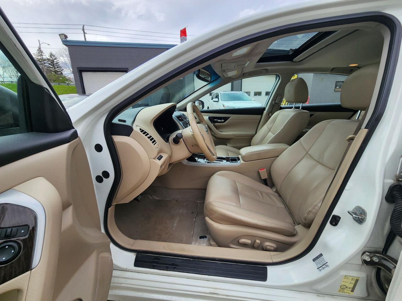 2014 Nissan Altima 2.5SL | Loaded | Clean Carfax | 140,000 km |$8,695 Photo