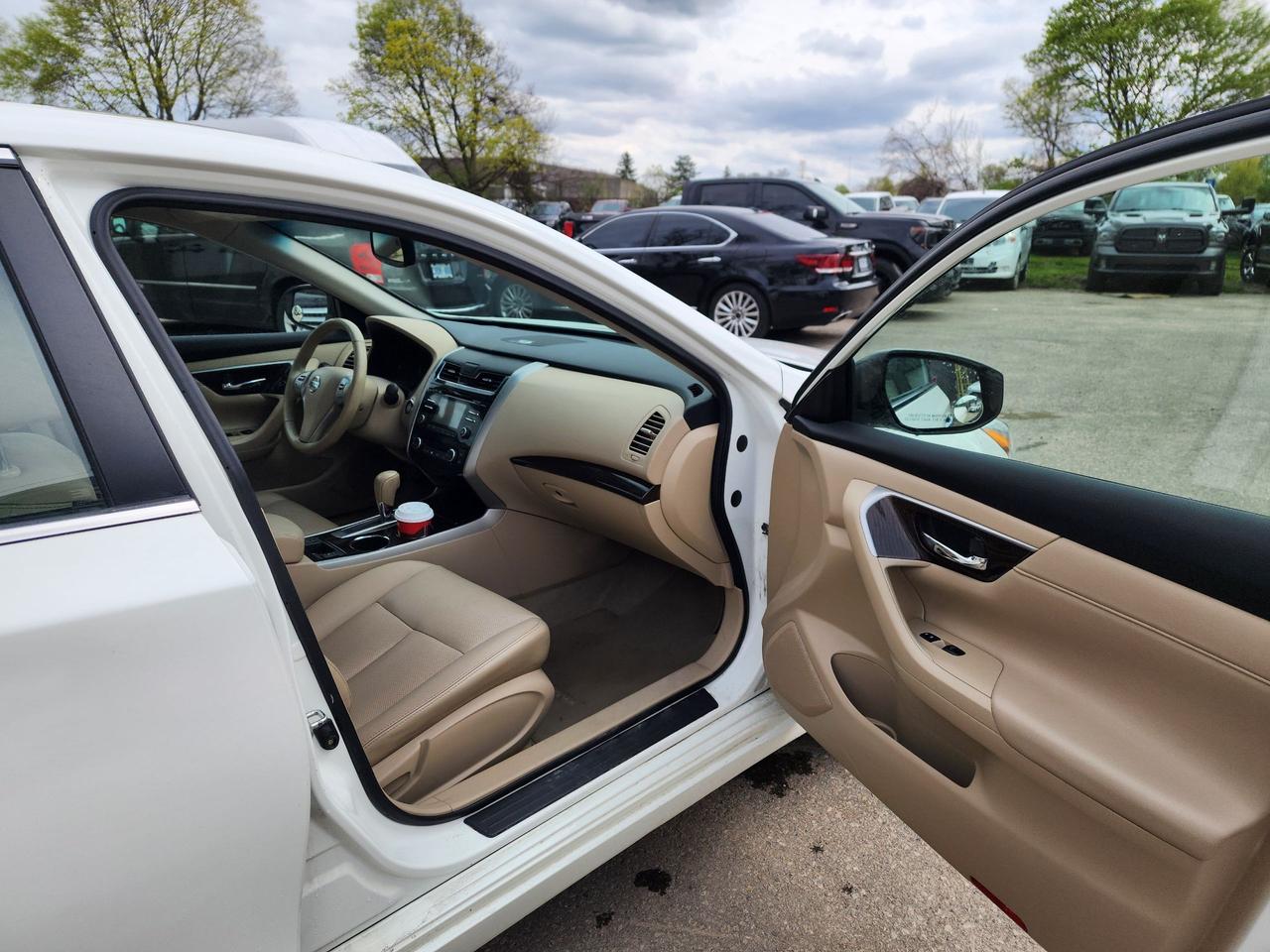 2014 Nissan Altima 2.5SL | Loaded | Clean Carfax | 140,000 km |$8,695 Photo