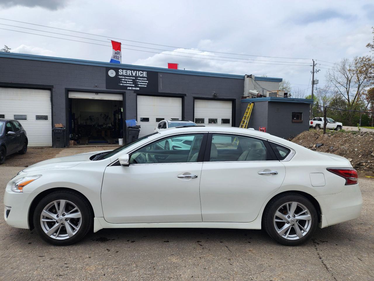 2014 Nissan Altima 2.5SL | Loaded | Clean Carfax | 140,000 km |$8,695 Photo