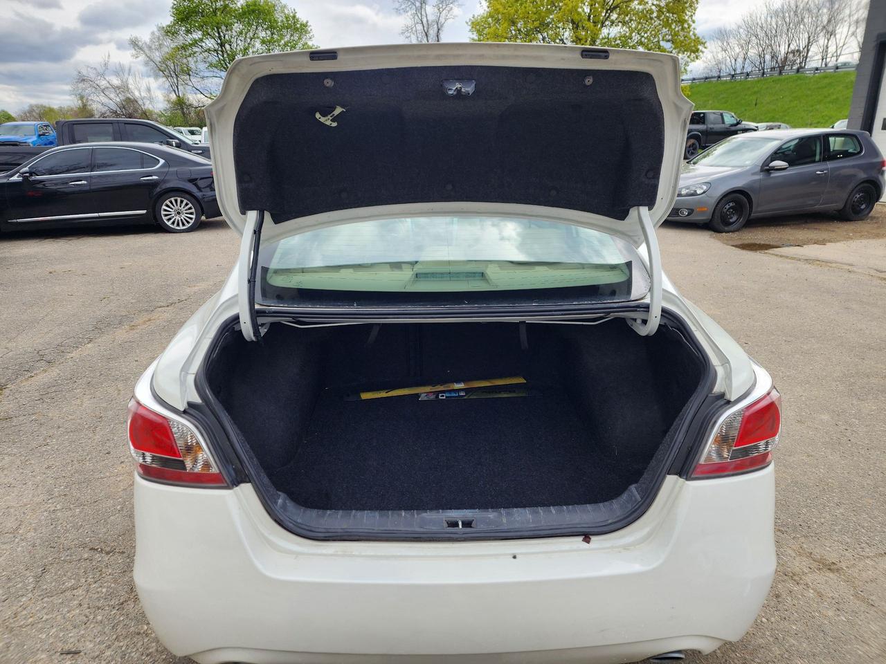 2014 Nissan Altima 2.5SL | Loaded | Clean Carfax | 140,000 km |$8,695 Photo
