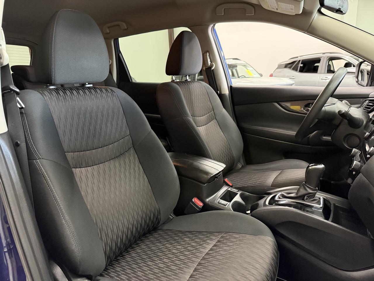 2020 Nissan Rogue SV Photo