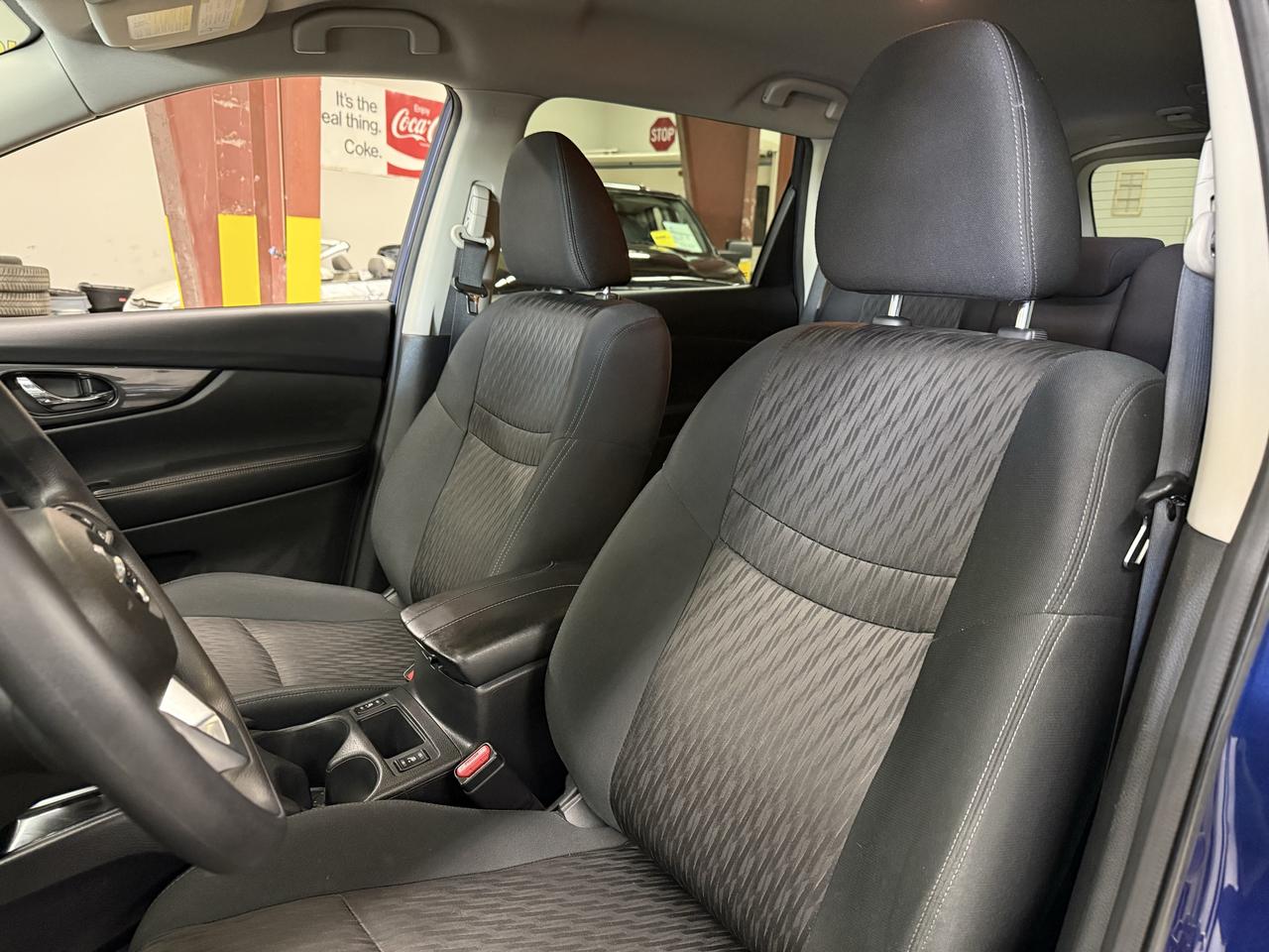 2020 Nissan Rogue SV Photo