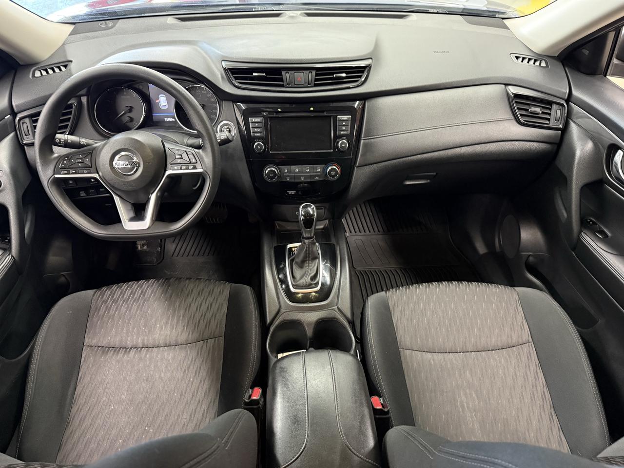 2020 Nissan Rogue SV Photo
