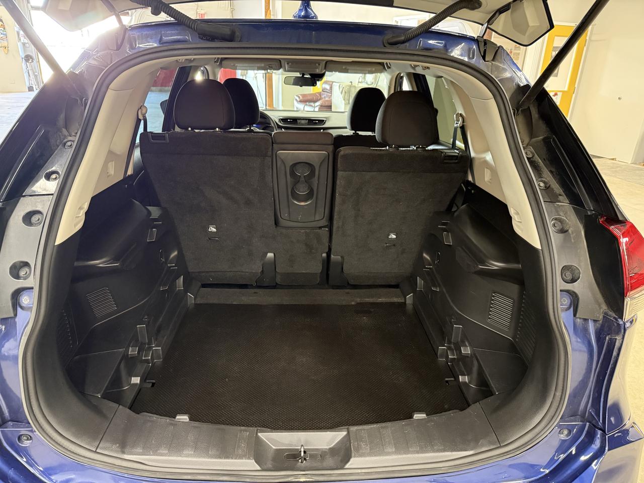 2020 Nissan Rogue SV Photo