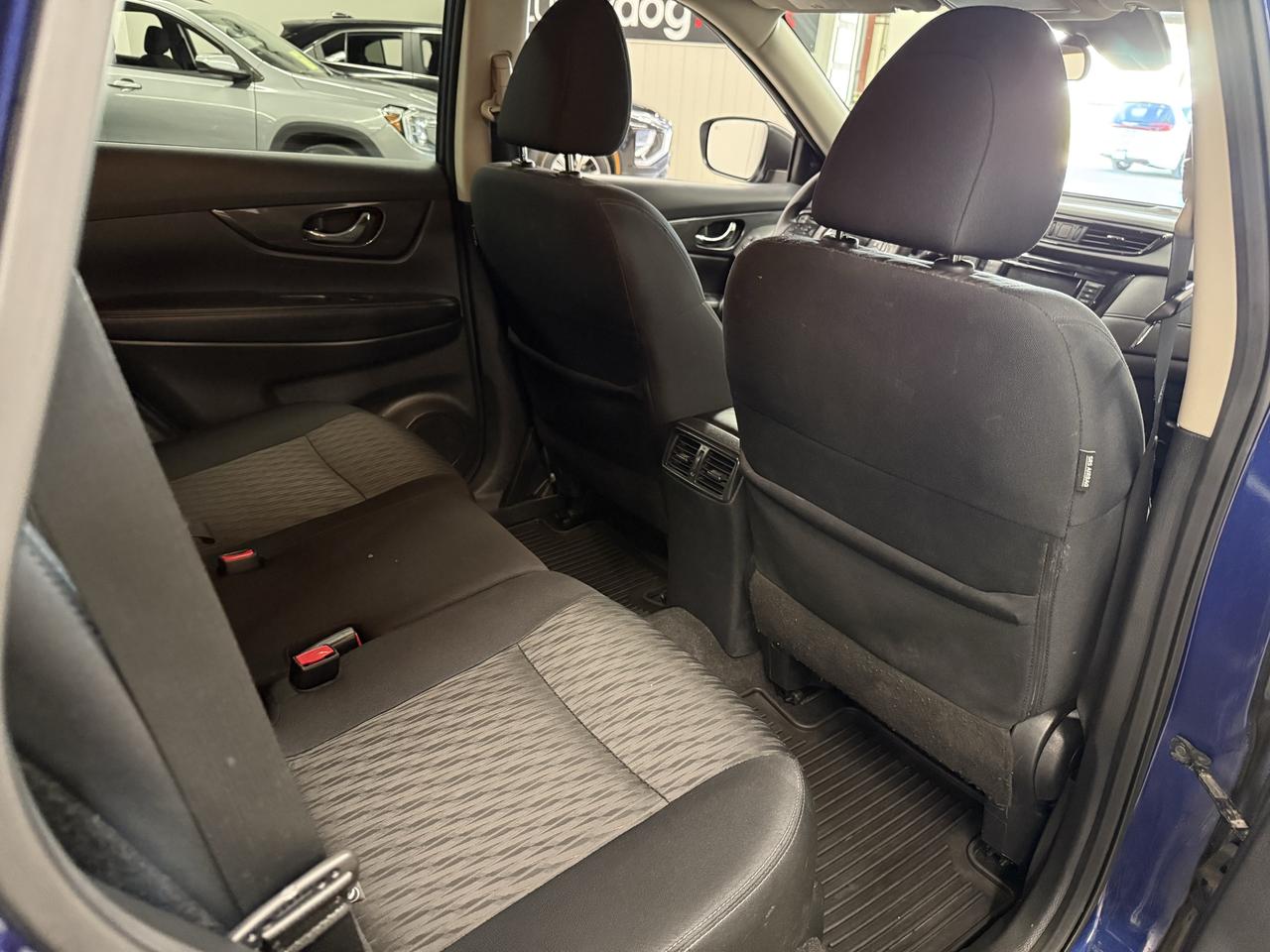 2020 Nissan Rogue SV Photo