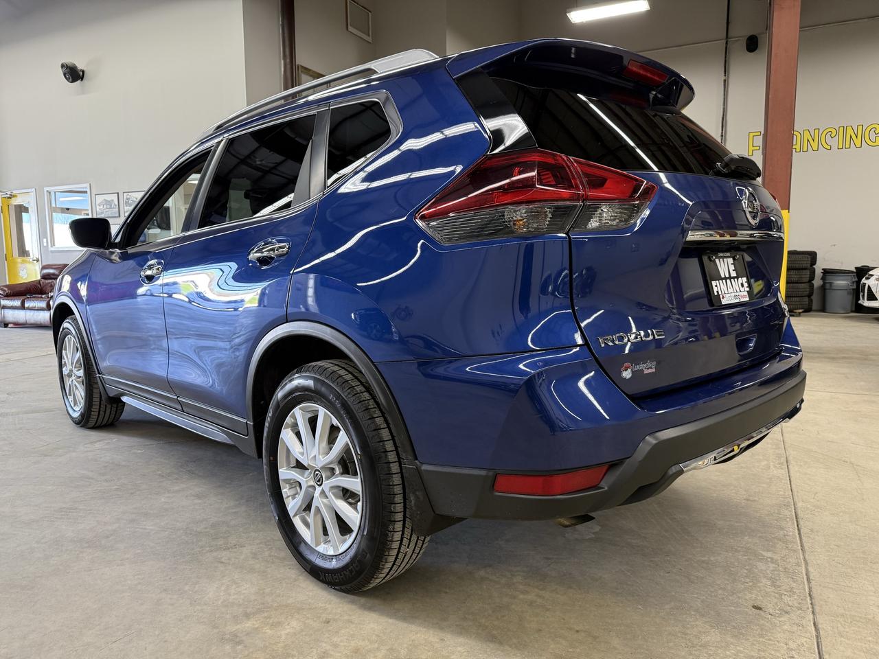 2020 Nissan Rogue SV Photo