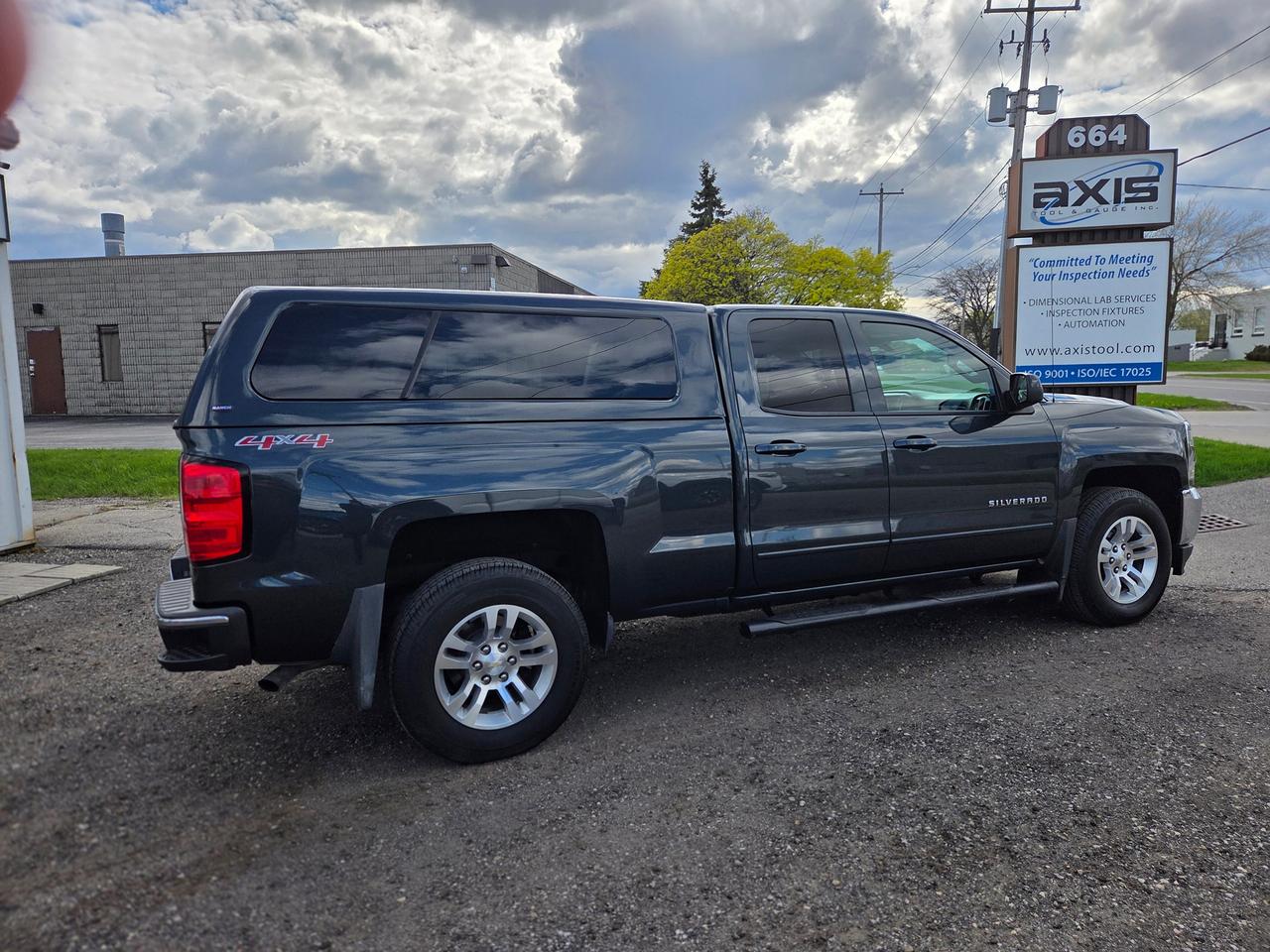 2017 Chevrolet Silverado 1500 LT Photo4