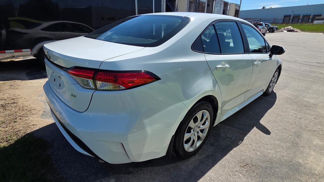2022 Toyota Corolla LE Photo4