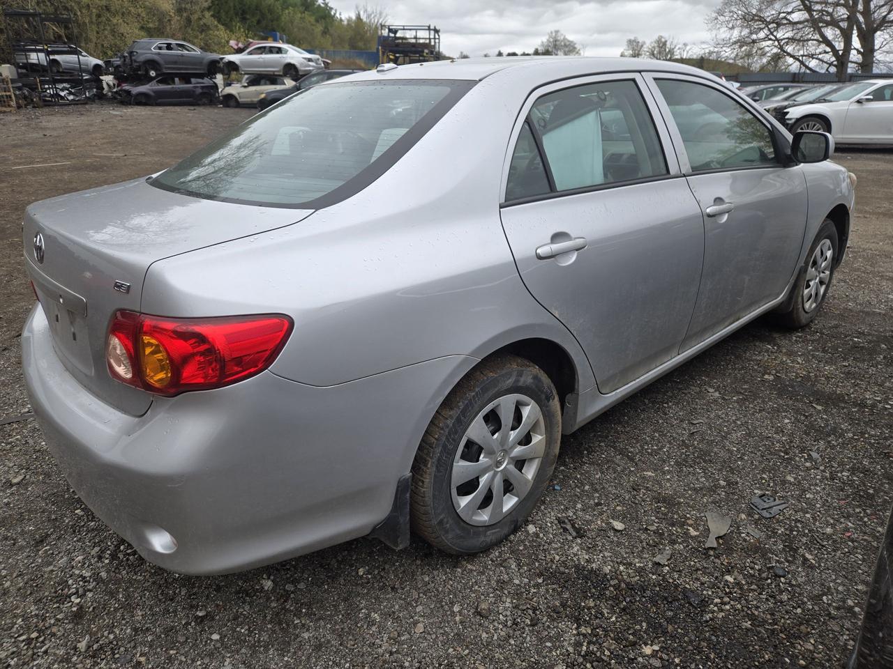 2010 Toyota Corolla CE Photo3