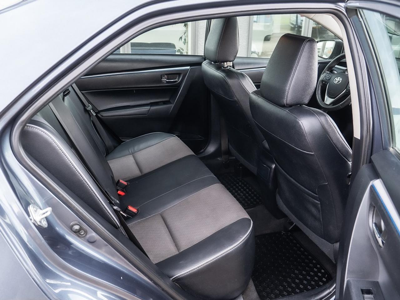 2015 Toyota Corolla S Photo18