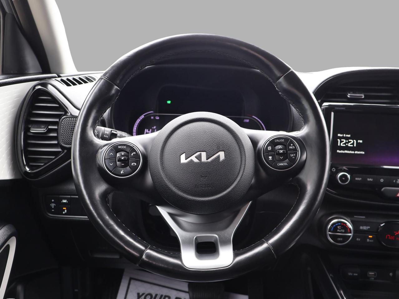 2022 Kia Soul EV PREMIUM CERTIFIED *1 OWNER*ACCIDENT FREE*LOW KMS* CAMERA NAV BLUETOOTH HEATED SEATS CRUISE ALLOYS Photo