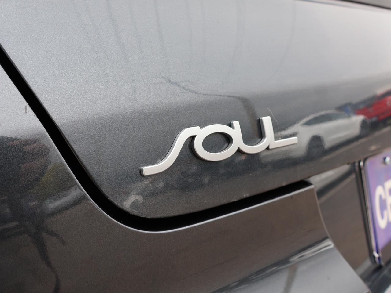 2022 Kia Soul EV PREMIUM CERTIFIED *1 OWNER*ACCIDENT FREE*LOW KMS* CAMERA NAV BLUETOOTH HEATED SEATS CRUISE ALLOYS Photo