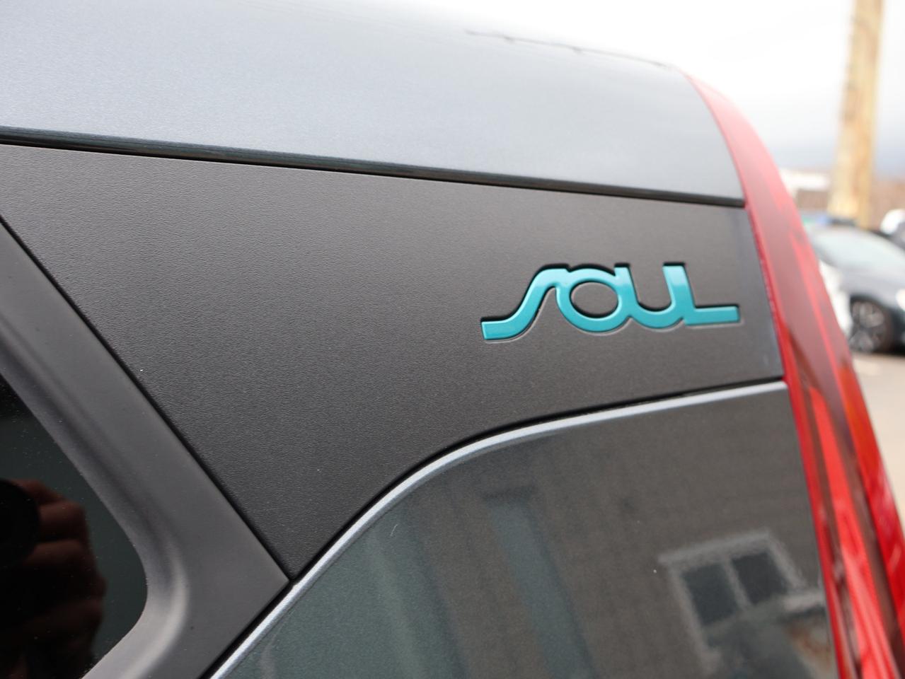 2022 Kia Soul EV PREMIUM CERTIFIED *1 OWNER*ACCIDENT FREE*LOW KMS* CAMERA NAV BLUETOOTH HEATED SEATS CRUISE ALLOYS Photo
