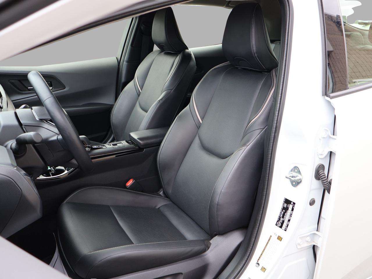 2025 Toyota Prius XLE AWD CERTIFIED *ACCIDENT FREE* CAMERA NAV BLUETOOTH LEATHER HEATED SEATS CRUISE ALLOYS Photo