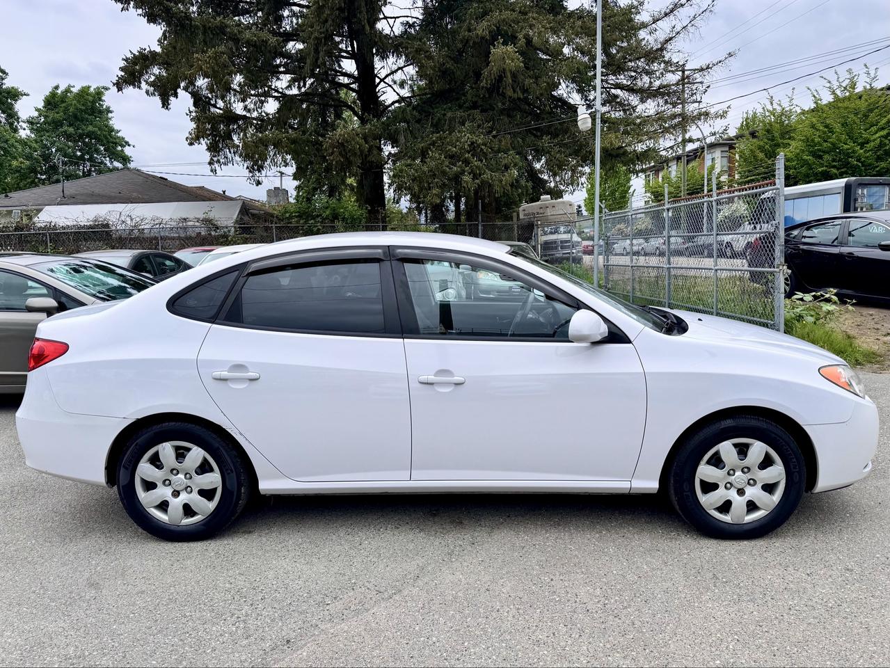 2010 Hyundai Elantra FINANCING AVAILABLE Photo4