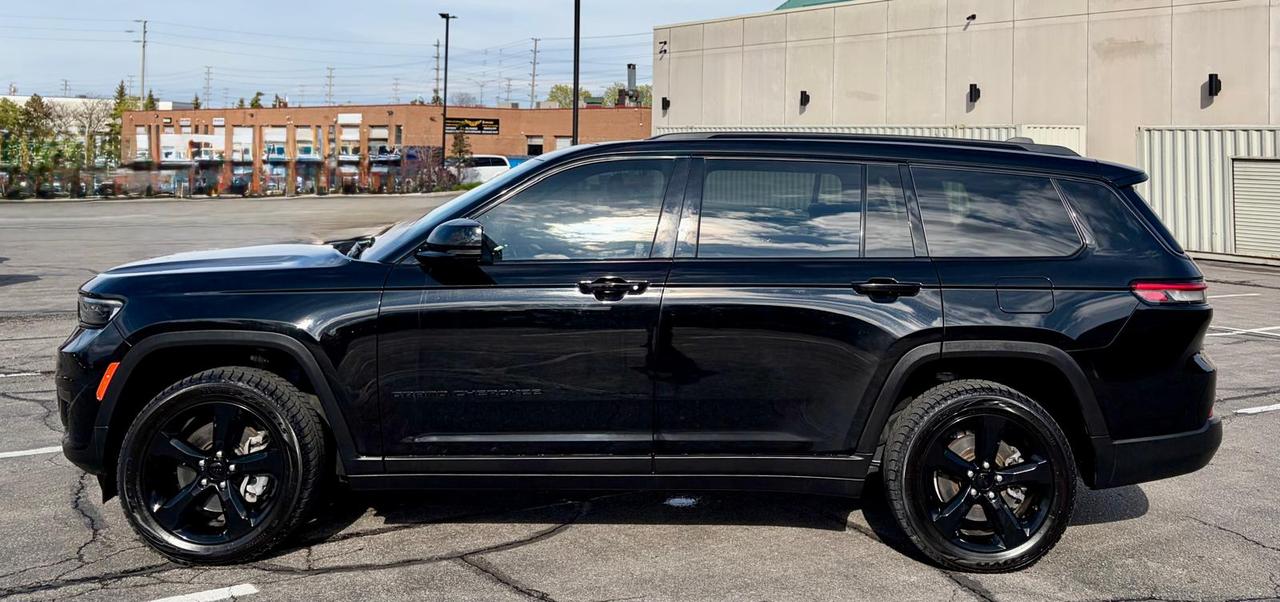 2022 Jeep Grand Cherokee Altitude - Photo #2